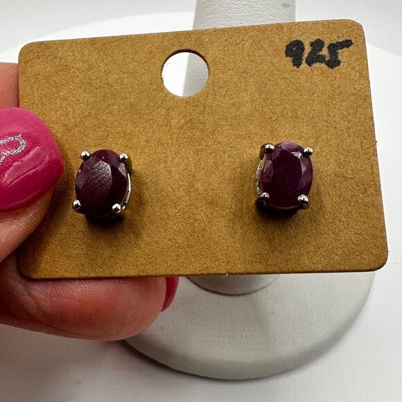 You get both! Genuine ruby ring and stud earrings in sterling silver, bundle! - Picture 4 of 10